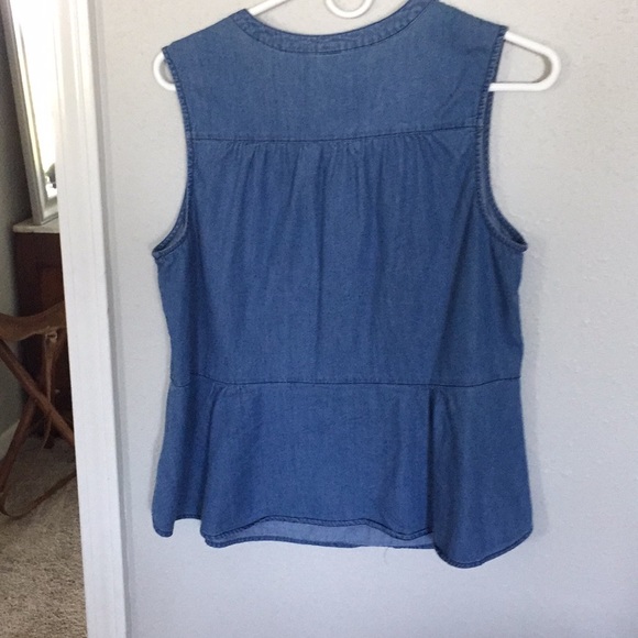 Old Navy sleeveless v neck denim shirt - Picture 3 of 3
